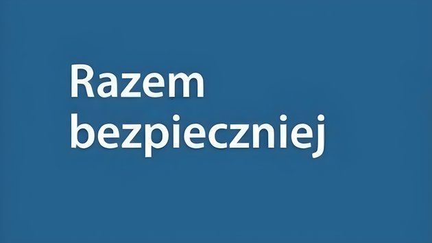 Na zdjęciu widnieje napis Razem bezpieczniej na granatowym tle.