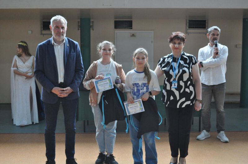 laureaci konkursu w grupie wiekowej klas IV-VIII.