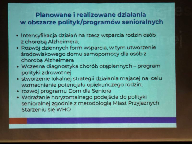 Na zdjęciu widać slajd dotyczący planowanych i realizowanych działań w obszarze polityk/programów senioralnych.