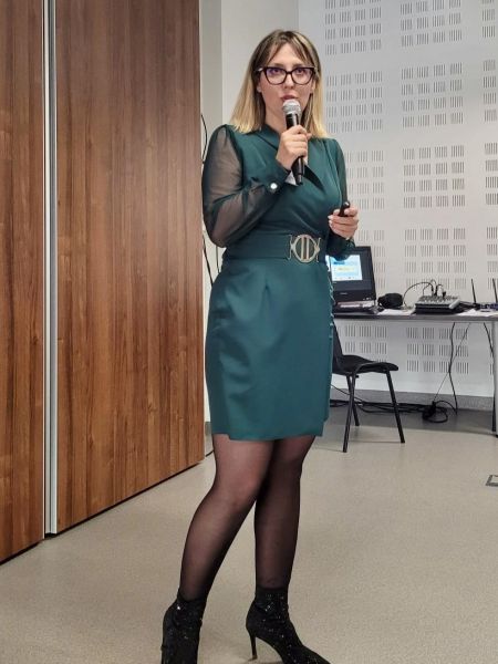 Aneta Mroczko – kierownik projektu podczas prelekcji