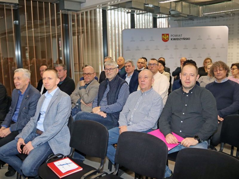 zdjęcie ogólne sali z uczestnikami konferencji 