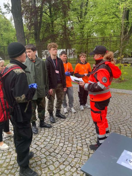zmagania w trakcie okręgowego etapu Mistrzostw Pierwszej Pomocy PCK w Gdańsku