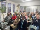 zdjęcie przedstawia słuchaczy prekonsultacji, na pierwszym planie znajduje się Starosta Kwidzyński Tomasz Frejnagiel oraz Członkini Zarządu Powiatu Kwidzyńskiego Katarzynę Ochlik-Rafkę.