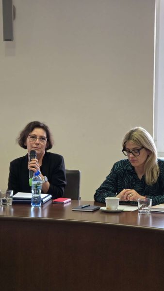 zdjęcie przedstawia panią Joannę Stasińską - Dyrektor Domu Pomocy Społecznej w Kwidzynie oraz panią Izabelę Meller - Kierownika Miejskiego Ośrodka Pomocy Społecznej w Kwidzynie