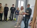 zdjęcie przedstawia grupę osób, biorących udział w projekcie młodzieżowym;