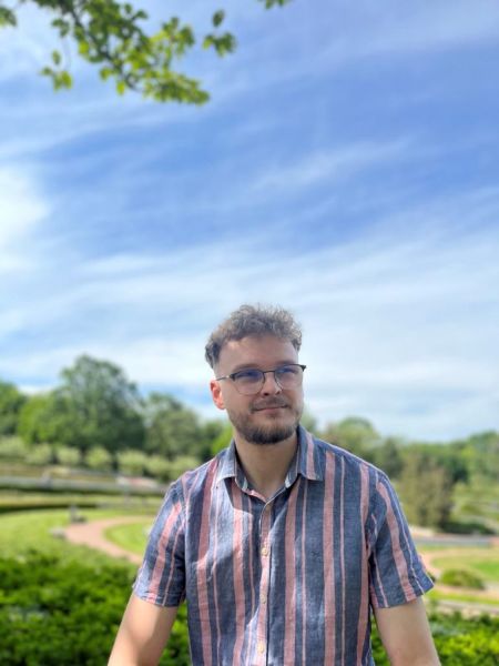 23-letni Jakub z Prabut, który potrzebuje przeszczepu szpiku kostnego, przed zachorowaniem.