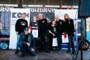 zdjęcie przedstawia siedmioosobową grupę ludzi, na tle motocykla oraz roll-upa powiatu kwidzyńskiego.