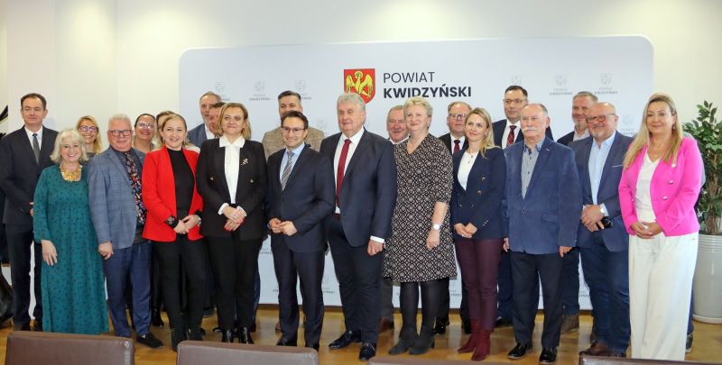 Zdjęcie pamiątkowe wszystkich obecnych na spotkaniu.