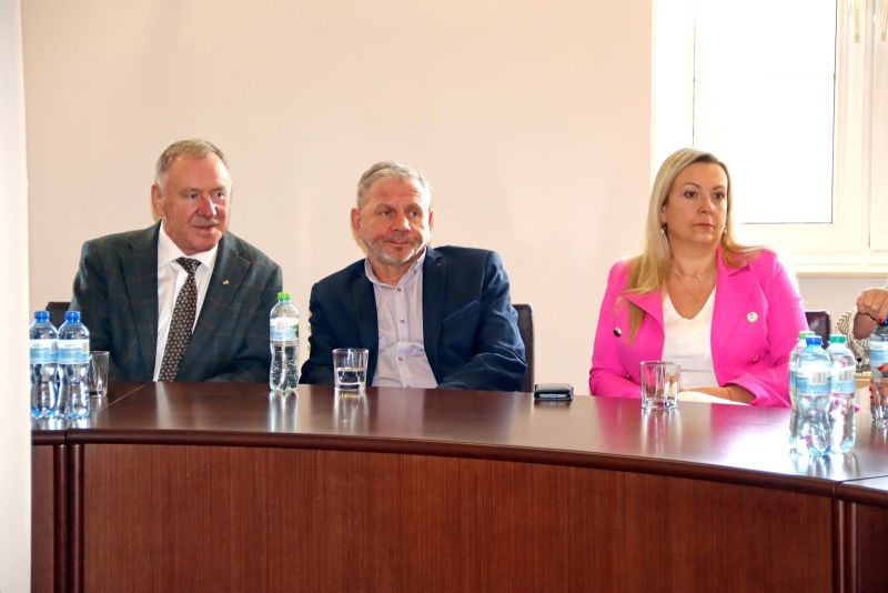 Zaproszeni goście, w tym przedstawiciele władzy samorządowej.