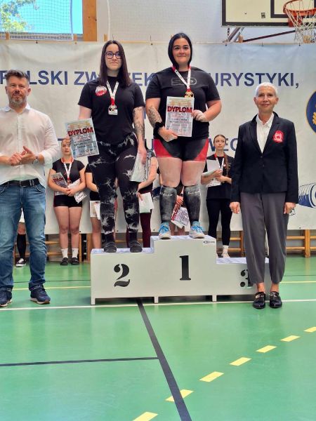 trojboisci kinga podium