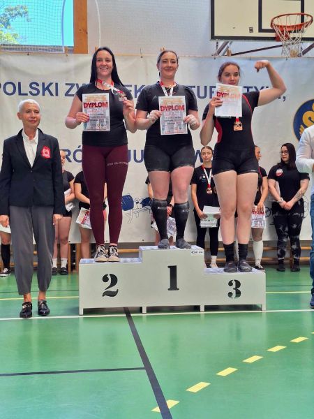 trojboisci nikola podium