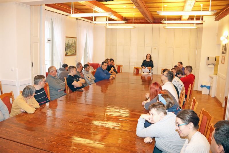 Uczestnicy WTZ zapoznają się z zasadami rejestracji w Powiatowym Urzędzie. Pracy