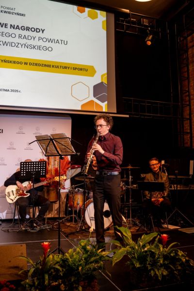 Maciej Chodorowski (klarnet) podczas występu solowego