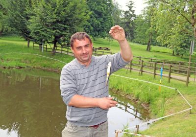 Wędkarska rywalizacja uczestników warsztatów terapii zajęciowej