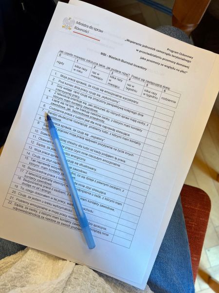 Na zdjęciu widać pierwszą stronę ankiety do wypełnienia.