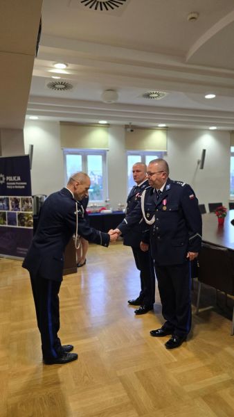 Od lewej: insp. Janusz Skosolas, ustępujący Komendant Komendy Powiatowej Policji w Kwidzynie, insp. Konrad Kobierski, I zastępca Komendanta Wojewódzkiego Policji w Gdańsku, insp. Jacek Kowalski, Komendant Komendy Powiatowej Policji w Kwidzynie.